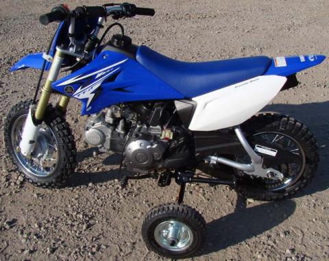 Recalled training wheels mounted on a Yamaha TT-R50